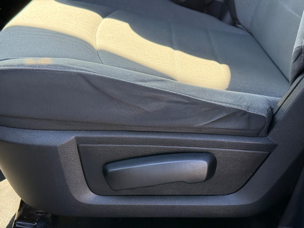 Ram 1500 Classic Vehicle Full-screen Gallery Image 18