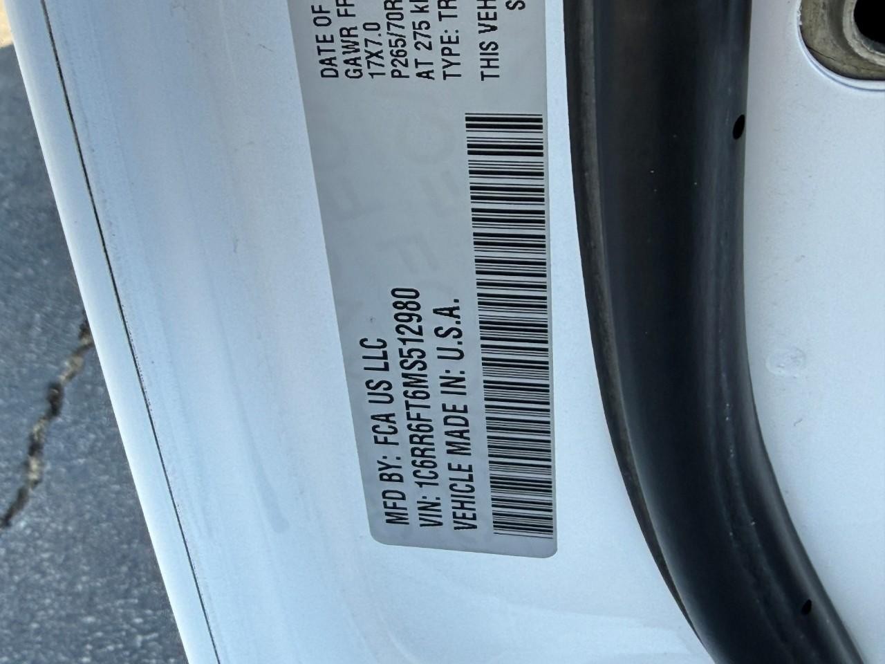 Ram 1500 Classic Vehicle Full-screen Gallery Image 24