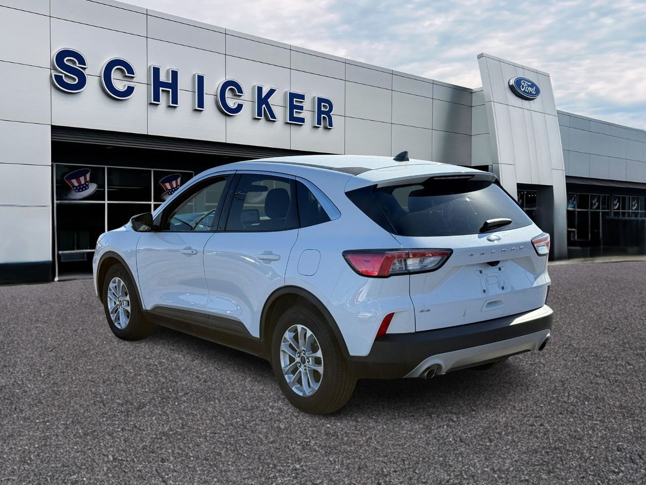 Ford Escape Vehicle Full-screen Gallery Image 04