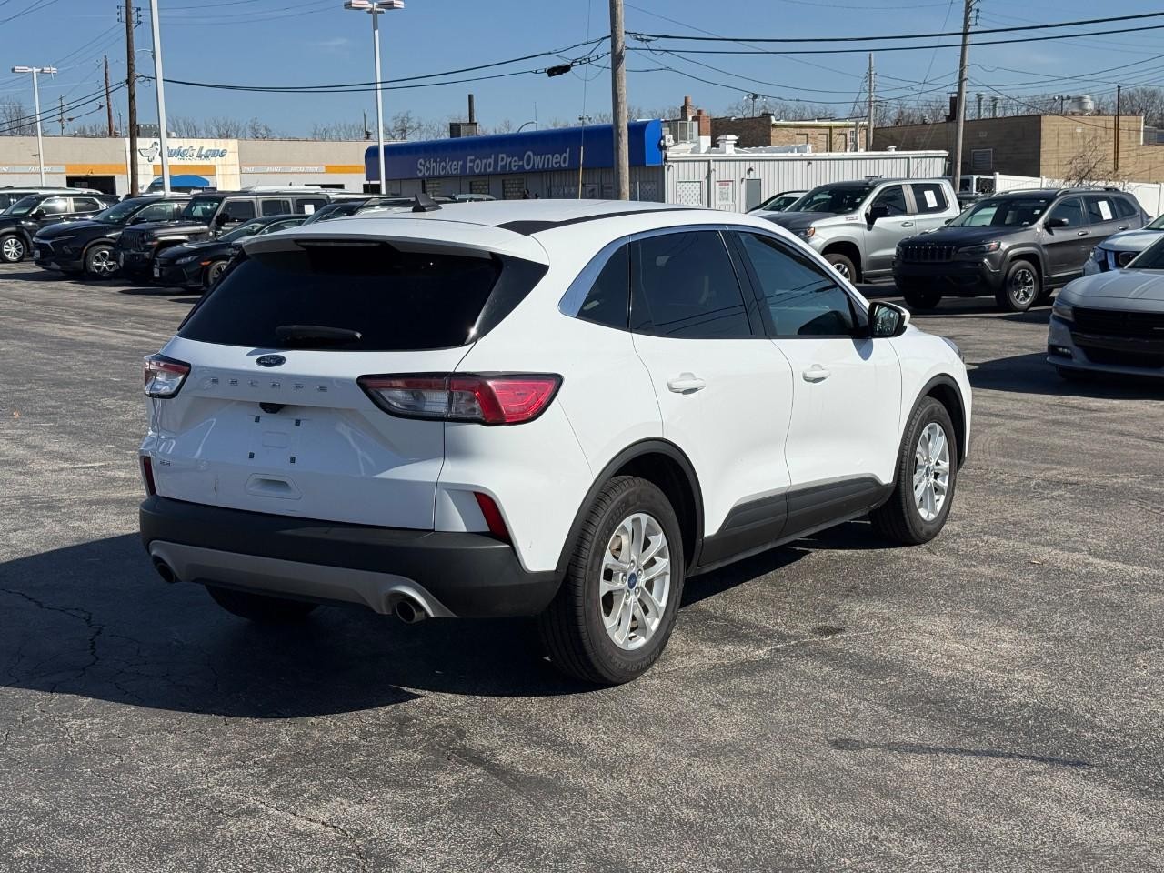 Ford Escape Vehicle Full-screen Gallery Image 05