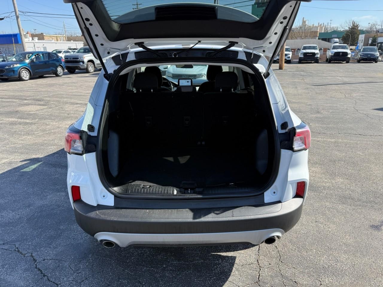 Ford Escape Vehicle Full-screen Gallery Image 07