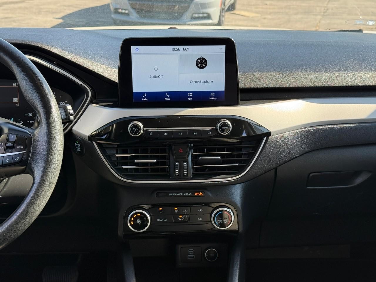 Ford Escape Vehicle Full-screen Gallery Image 14