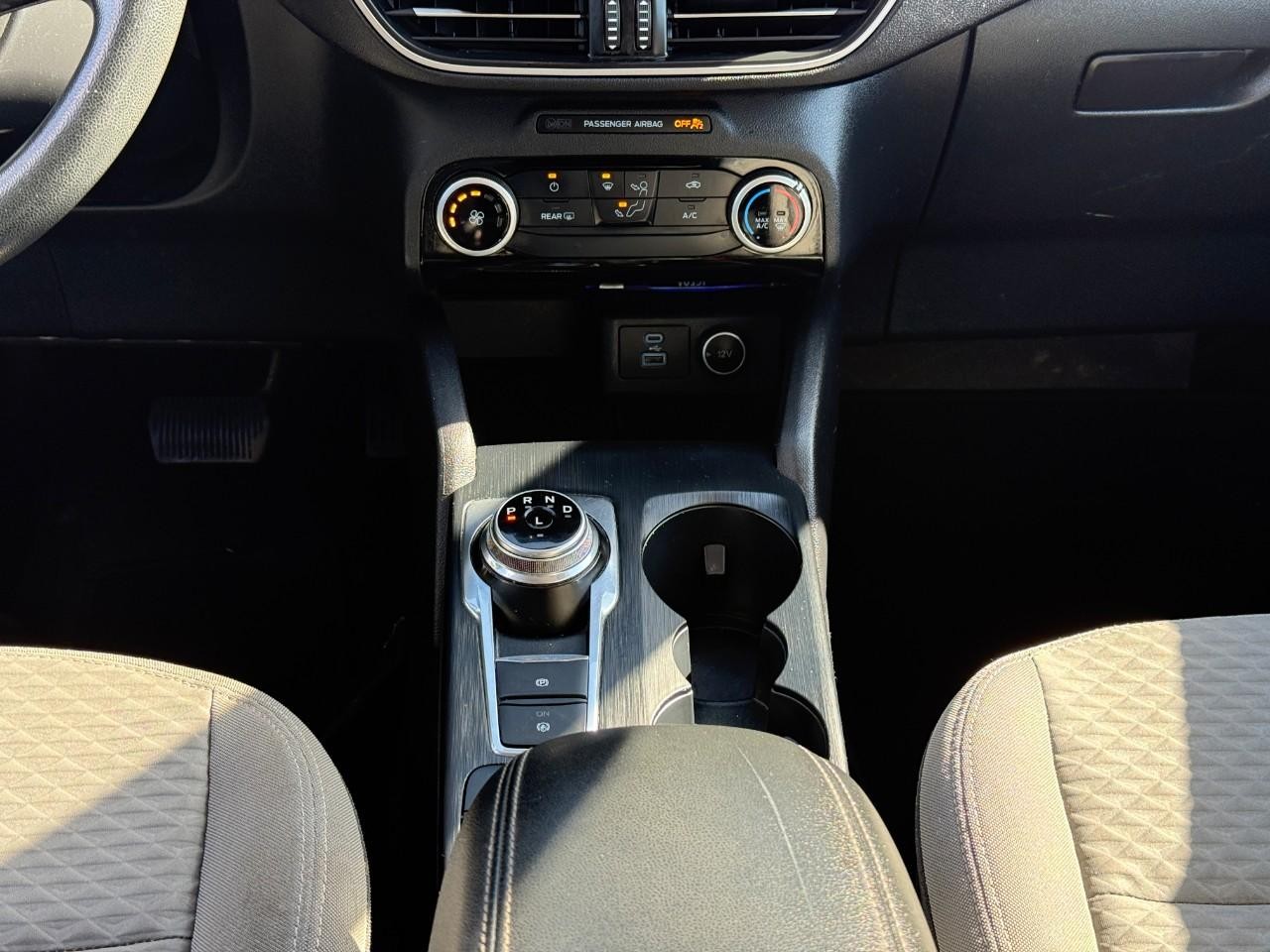 Ford Escape Vehicle Full-screen Gallery Image 16