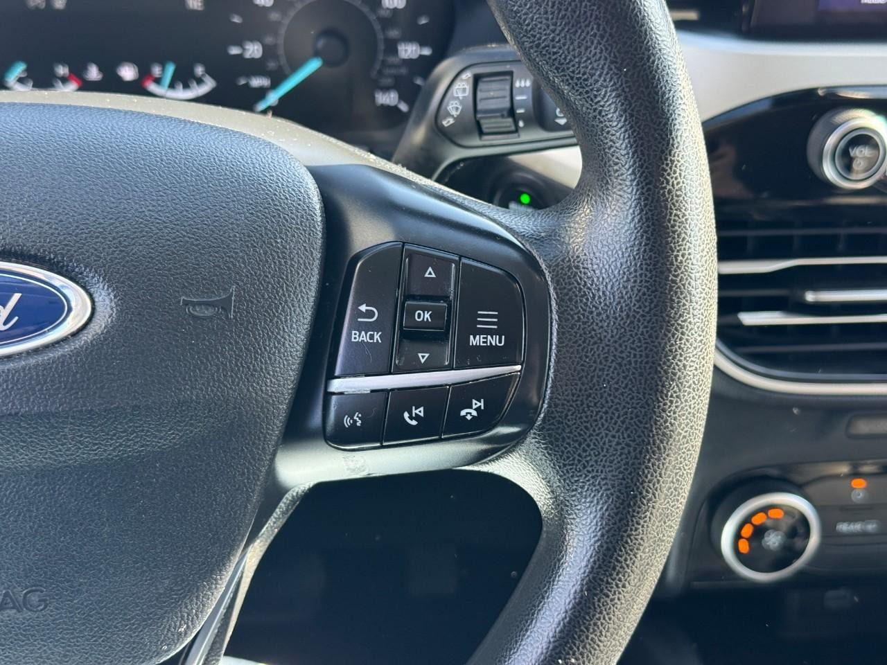 Ford Escape Vehicle Full-screen Gallery Image 22