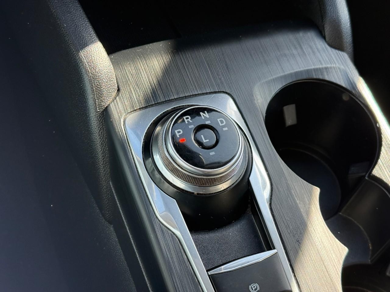 Ford Escape Vehicle Full-screen Gallery Image 24