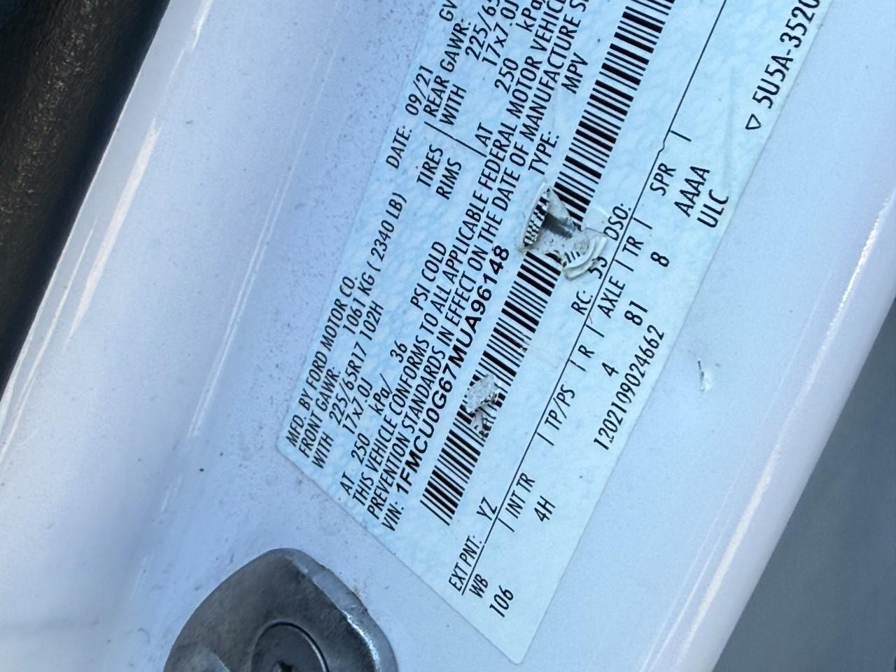 Ford Escape Vehicle Full-screen Gallery Image 26