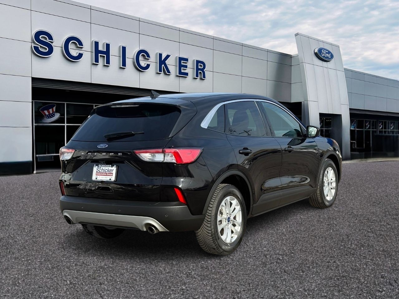 Ford Escape Vehicle Full-screen Gallery Image 02