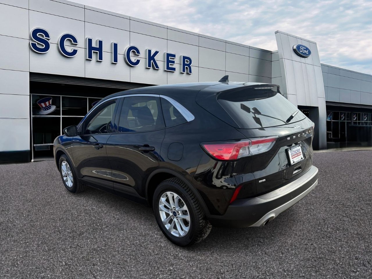 Ford Escape Vehicle Full-screen Gallery Image 03