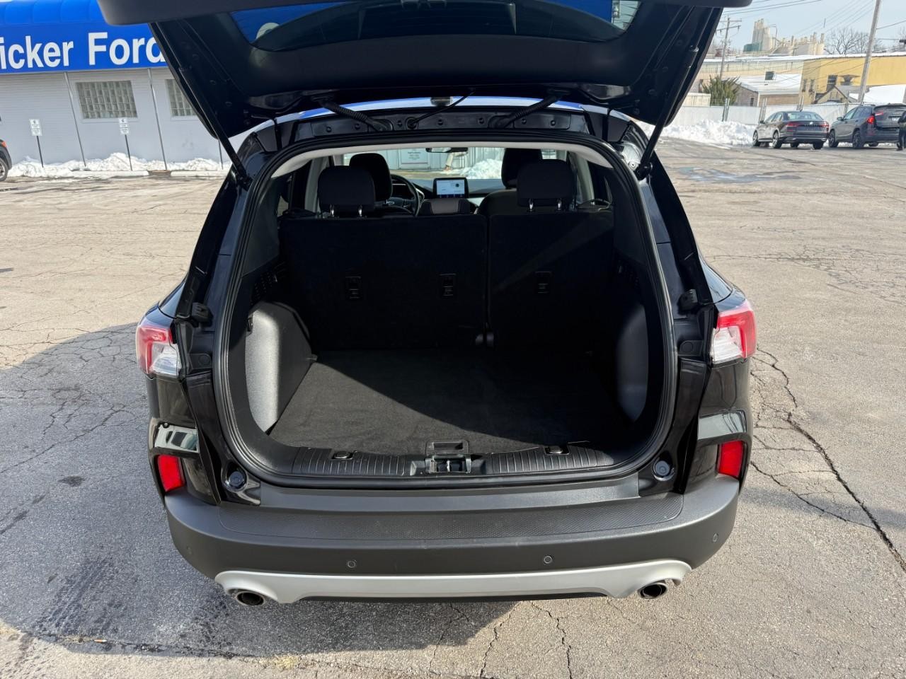 Ford Escape Vehicle Full-screen Gallery Image 06