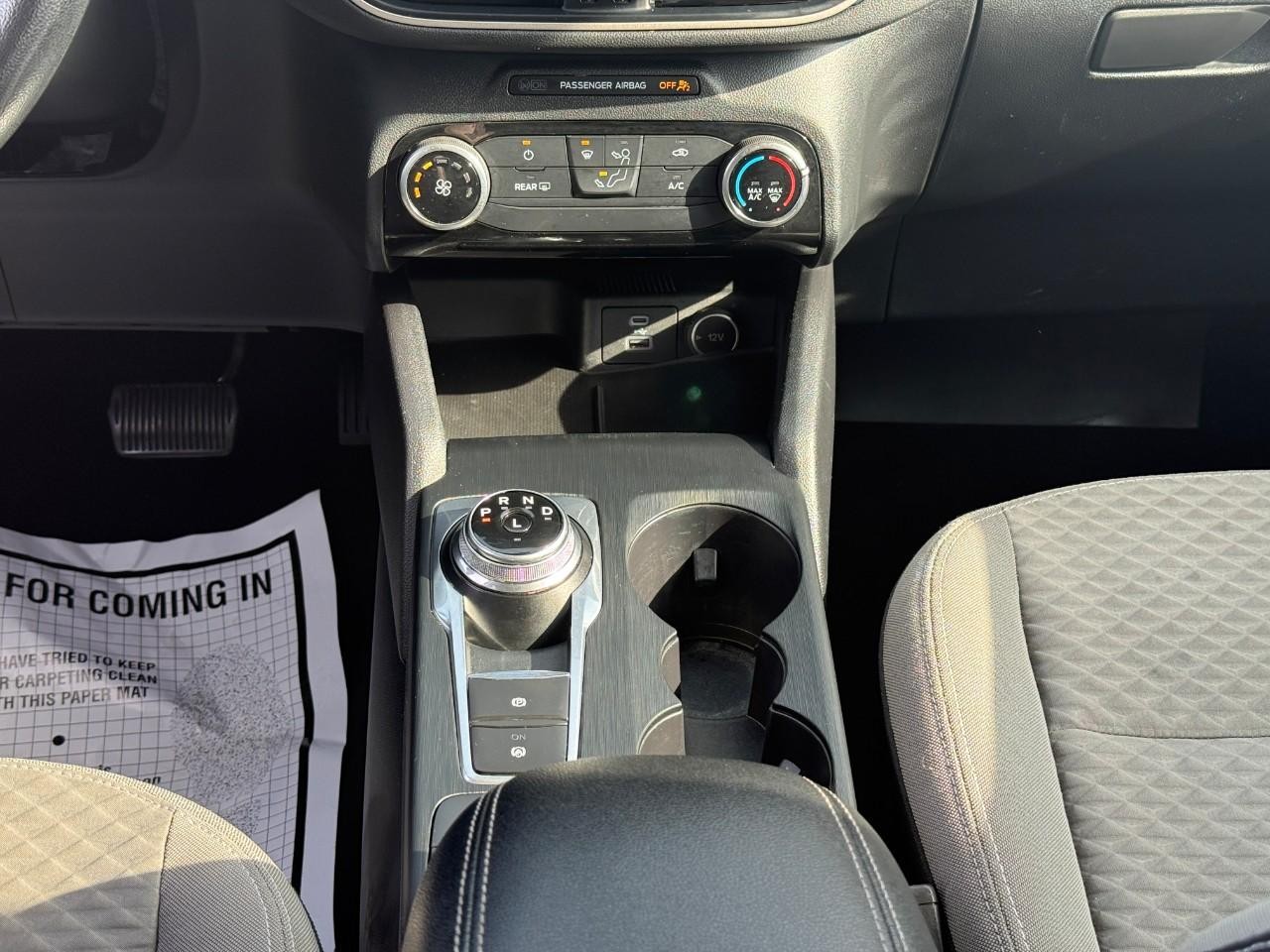 Ford Escape Vehicle Full-screen Gallery Image 15