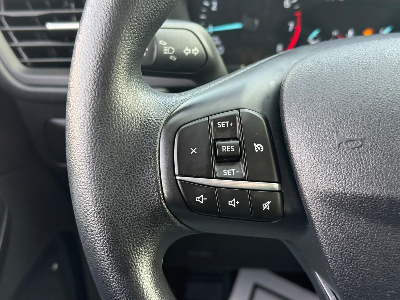 Ford Escape Vehicle Full-screen Gallery Image 20