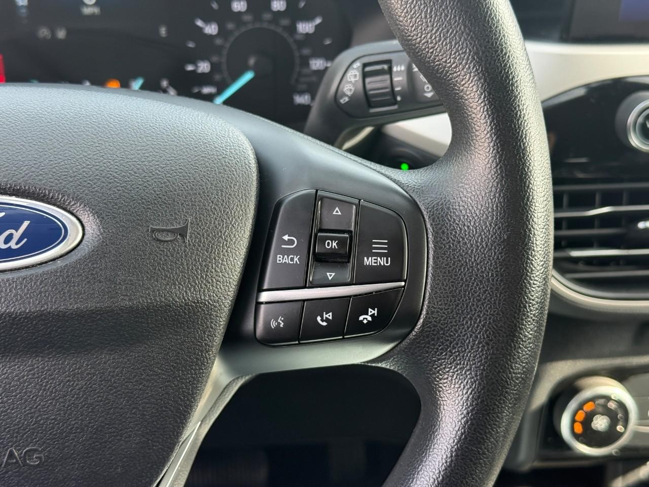 Ford Escape Vehicle Full-screen Gallery Image 21