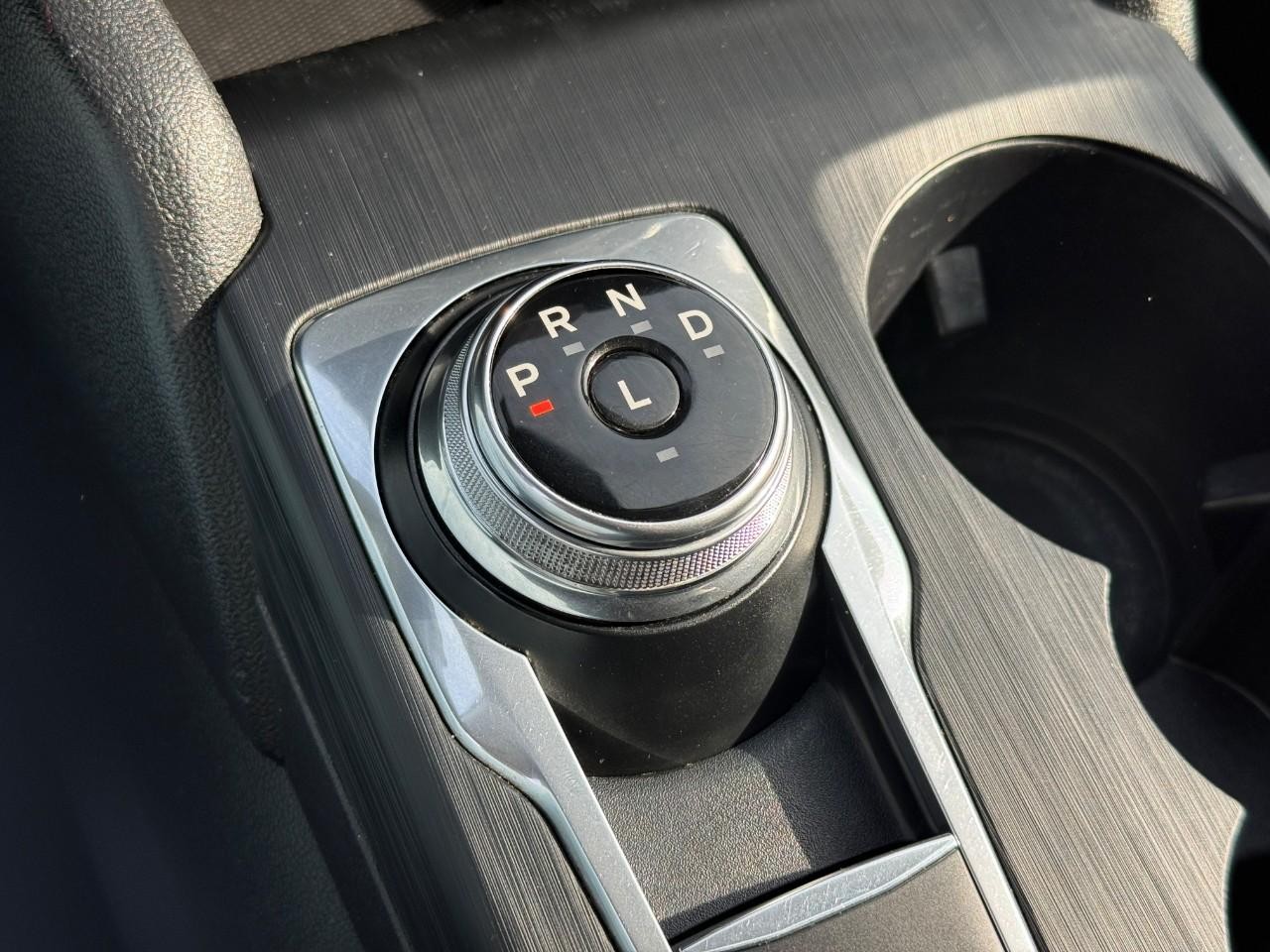 Ford Escape Vehicle Full-screen Gallery Image 23