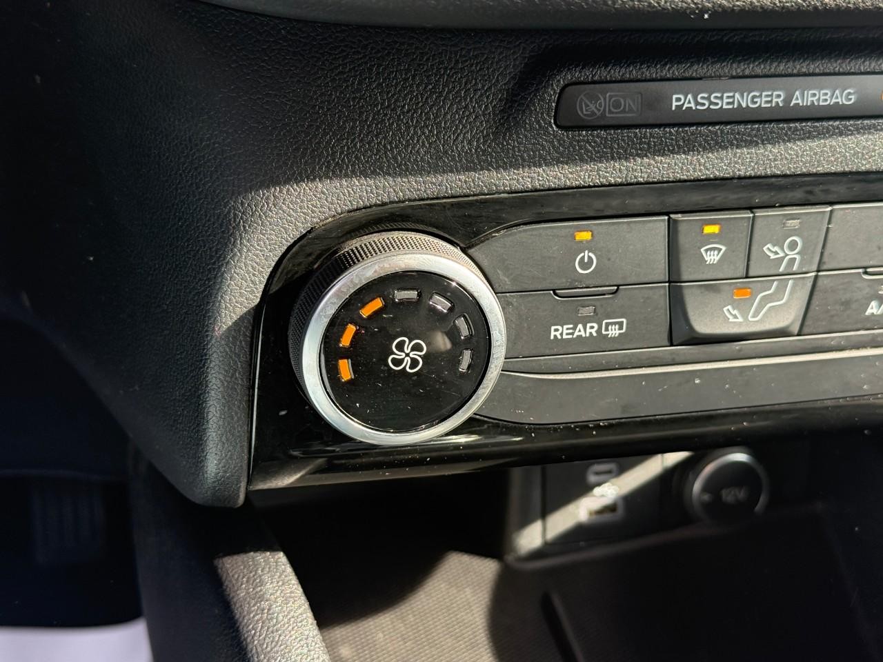 Ford Escape Vehicle Full-screen Gallery Image 24