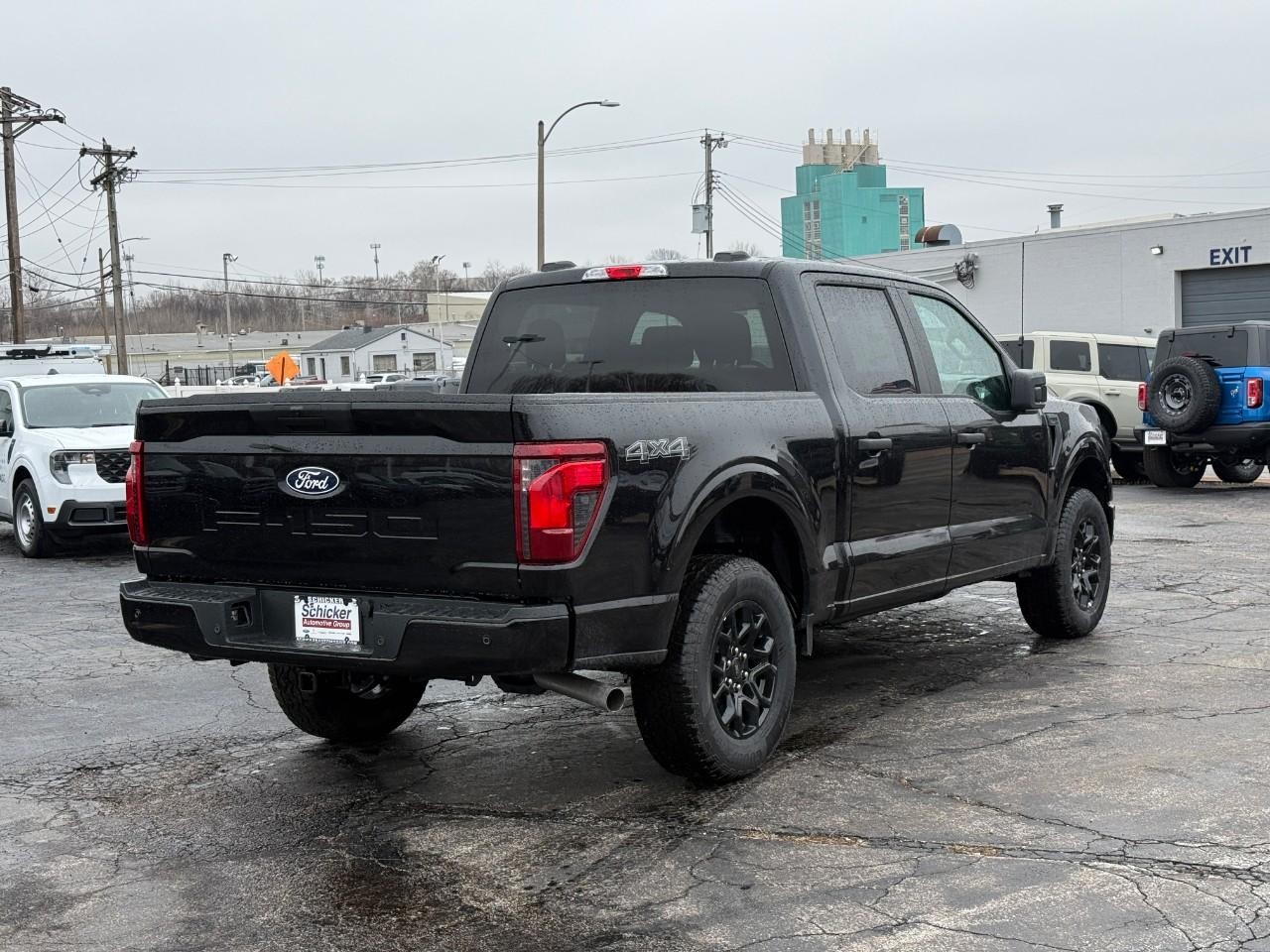 Ford F-150 Vehicle Full-screen Gallery Image 03