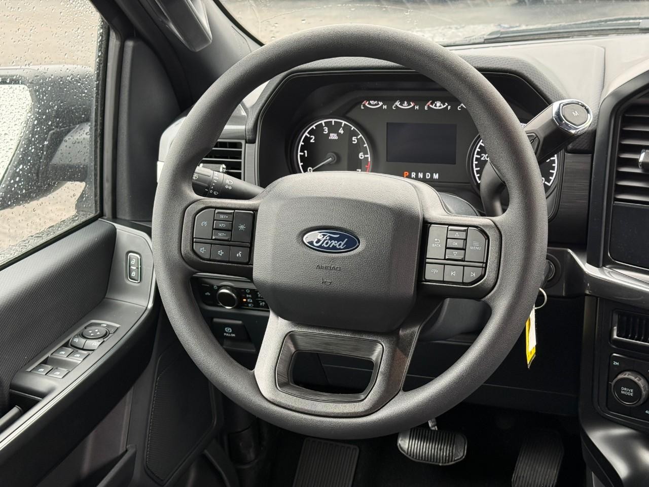Ford F-150 Vehicle Full-screen Gallery Image 07