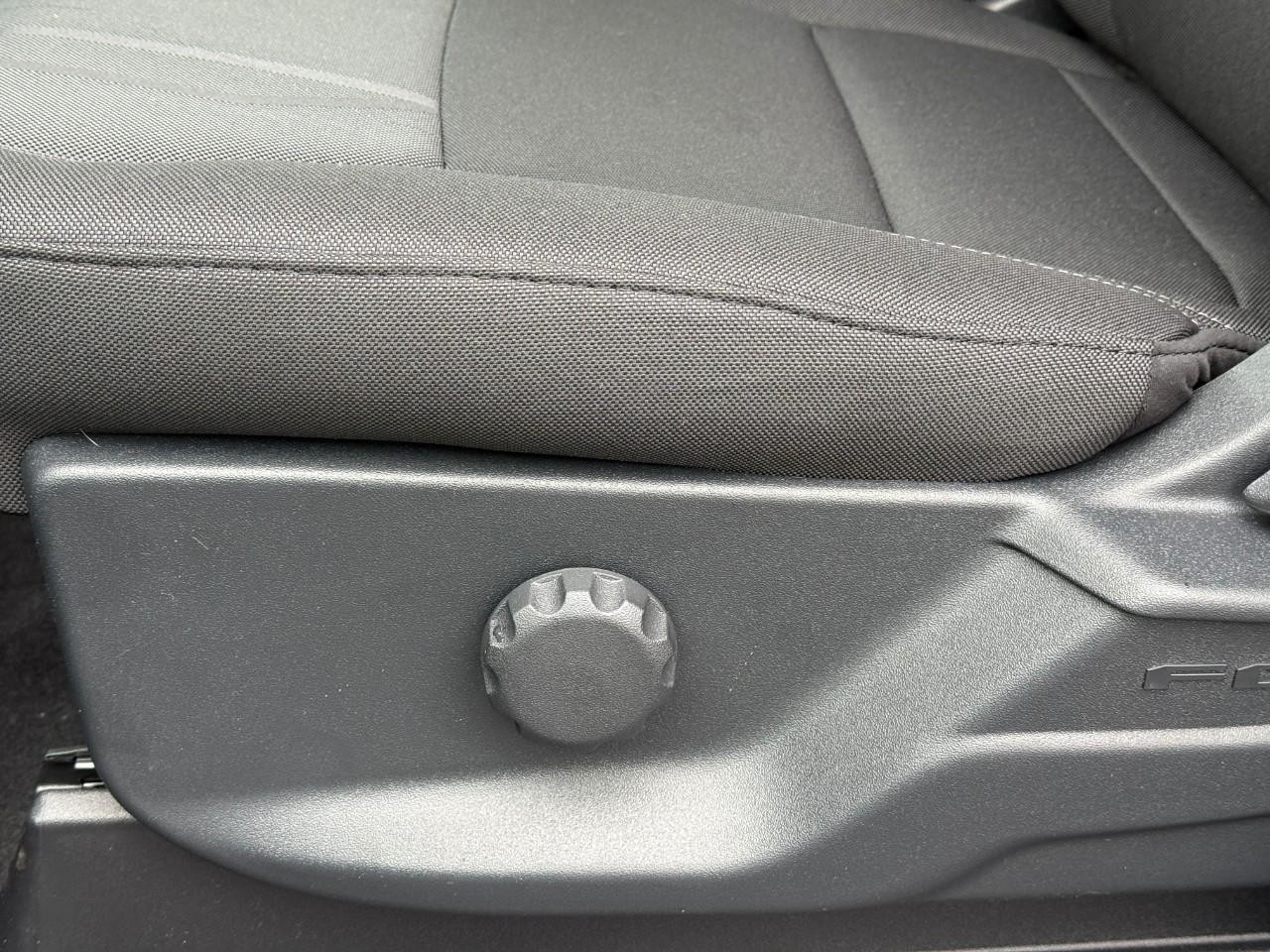 Ford F-150 Vehicle Full-screen Gallery Image 13