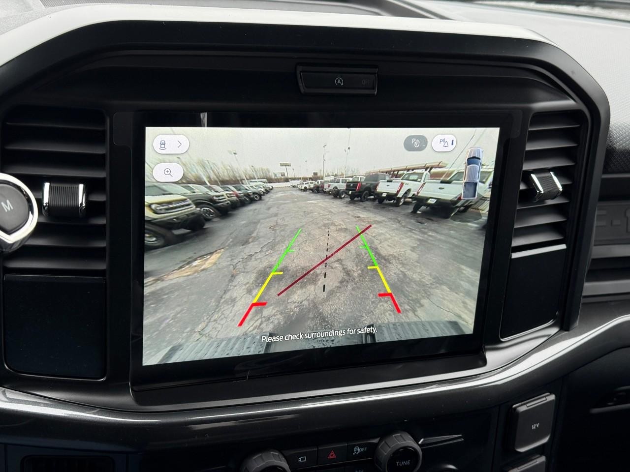 Ford F-150 Vehicle Full-screen Gallery Image 16