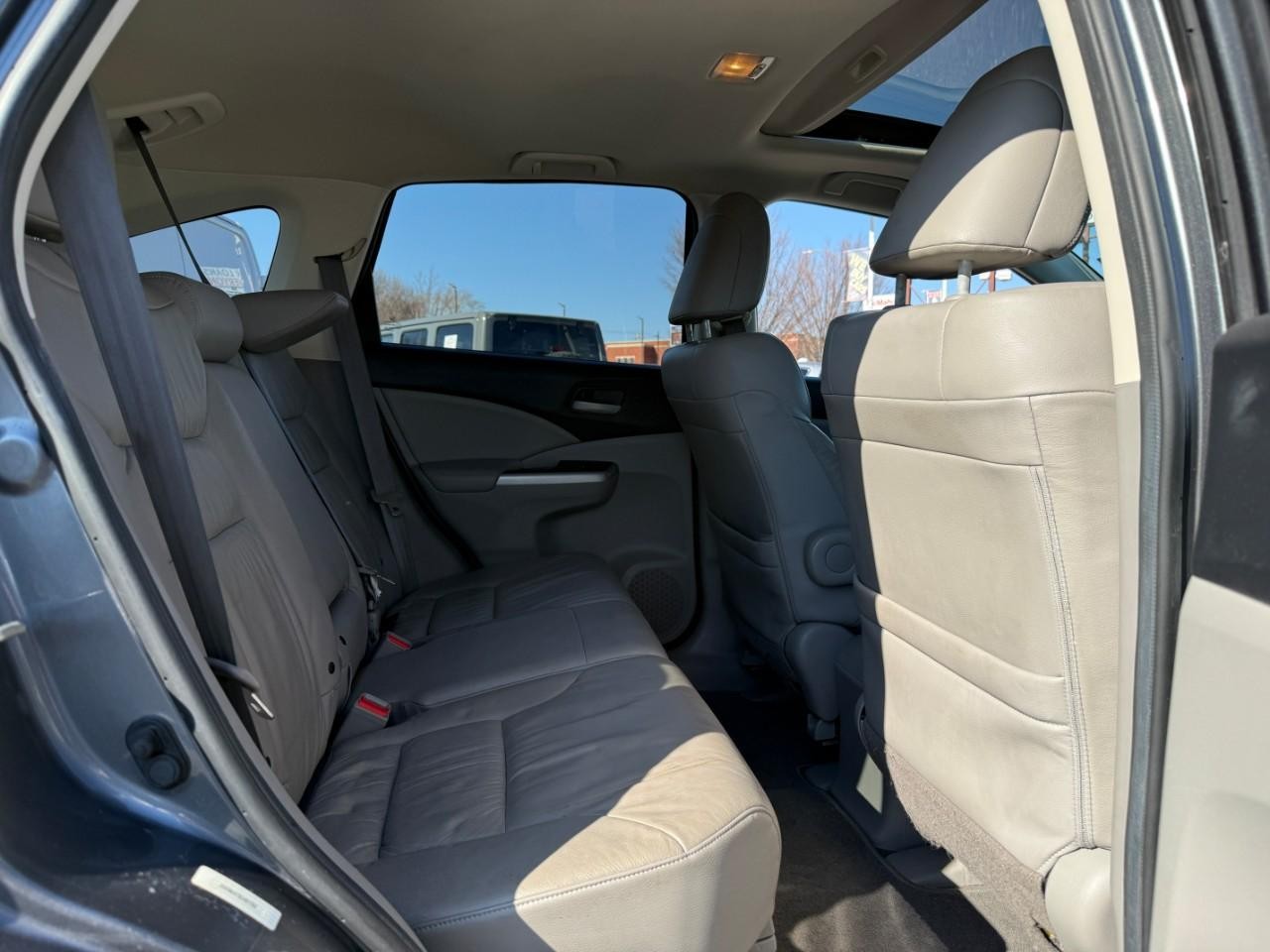 Honda CR-V Vehicle Full-screen Gallery Image 11