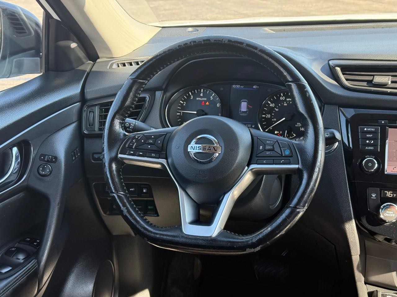 Nissan Rogue Vehicle Full-screen Gallery Image 13
