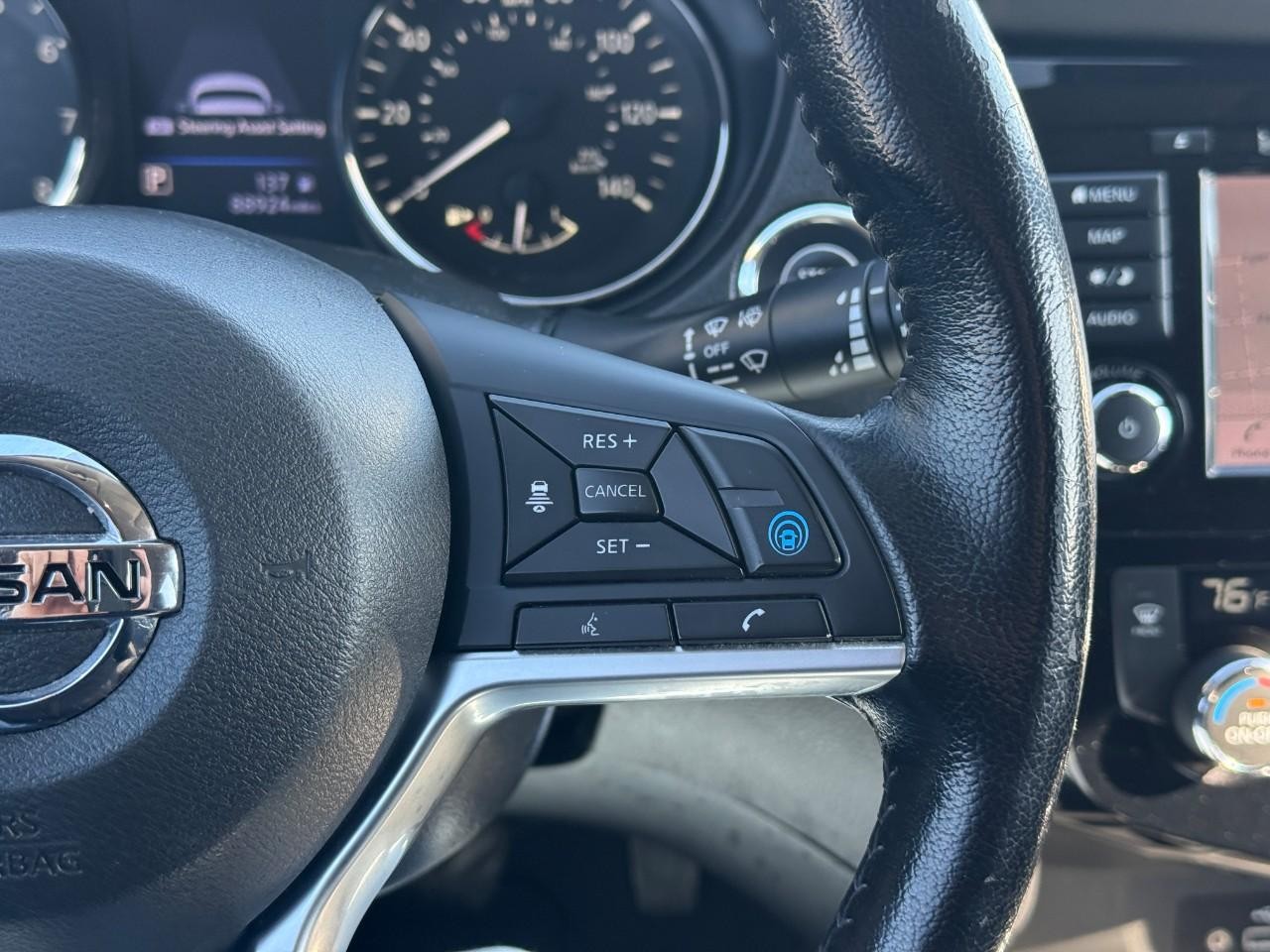 Nissan Rogue Vehicle Full-screen Gallery Image 22