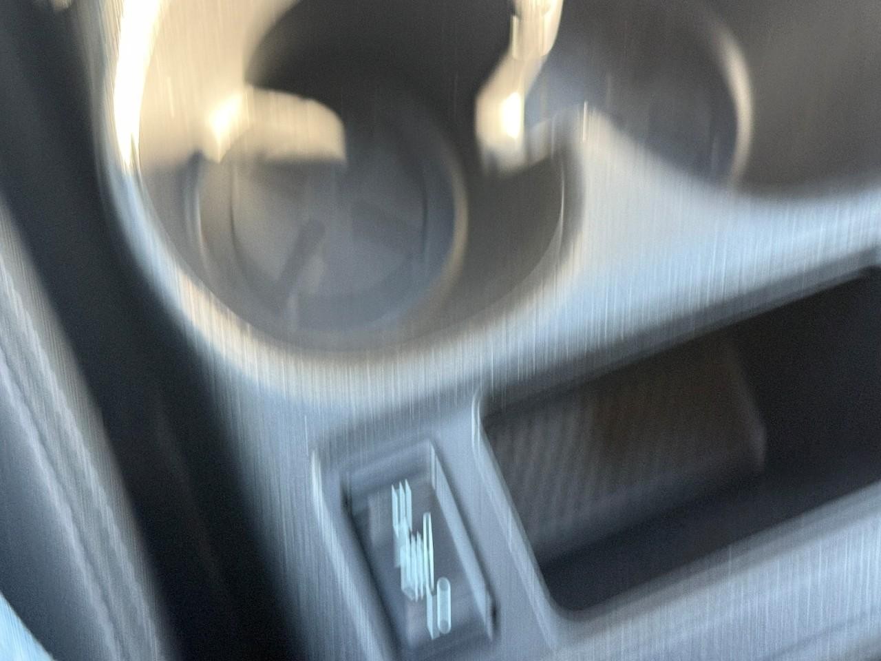 Nissan Rogue Vehicle Full-screen Gallery Image 25