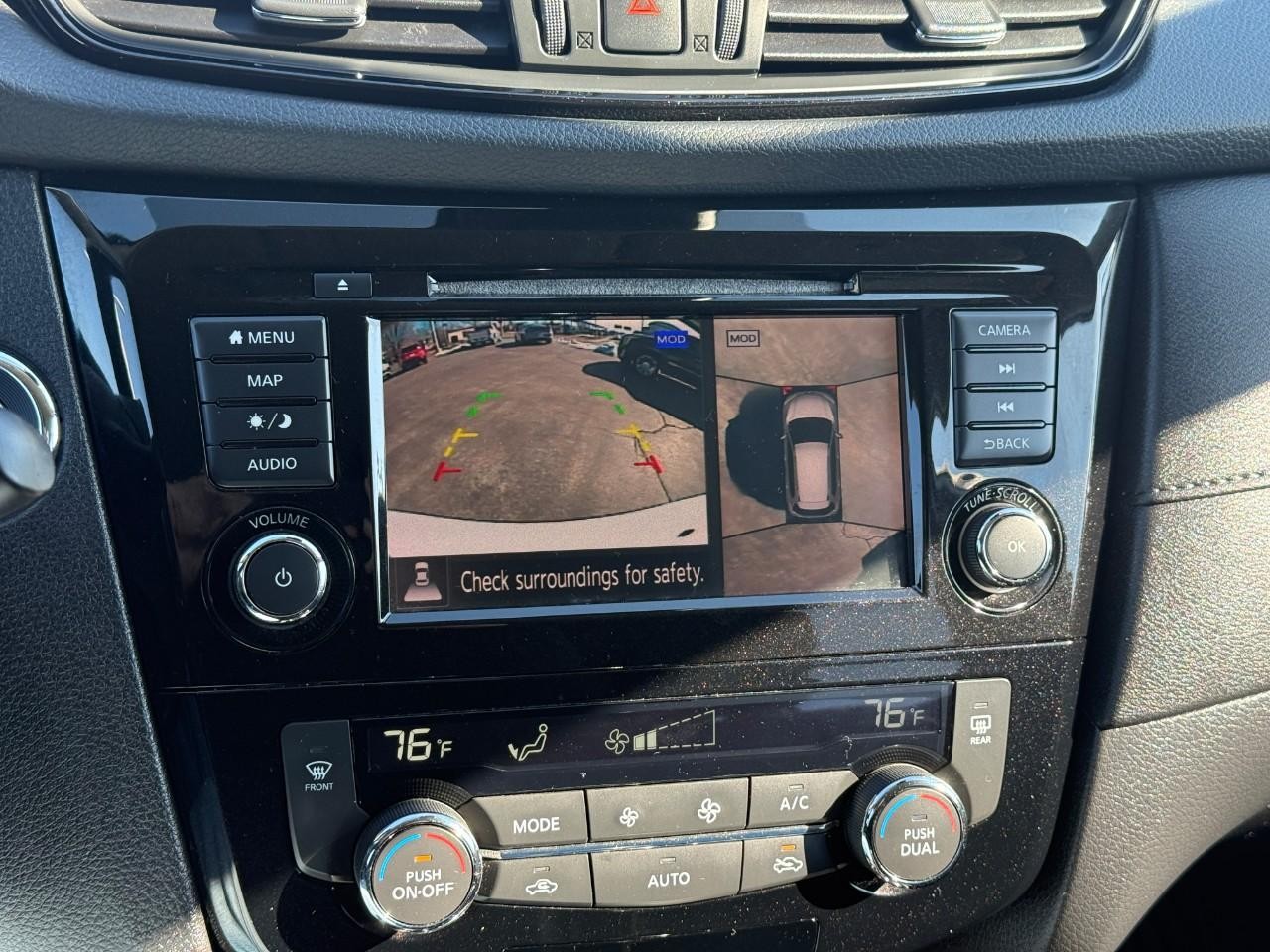 Nissan Rogue Vehicle Full-screen Gallery Image 26