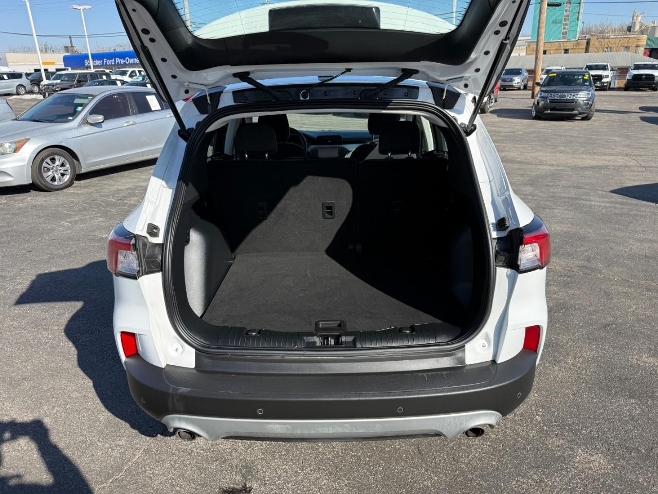 Ford Escape Vehicle Full-screen Gallery Image 07