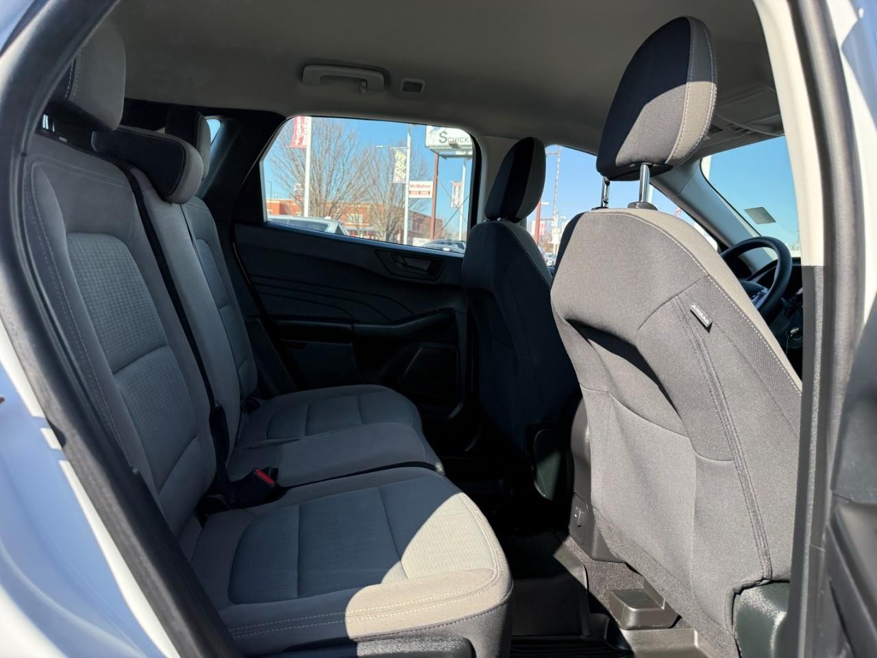 Ford Escape Vehicle Full-screen Gallery Image 10