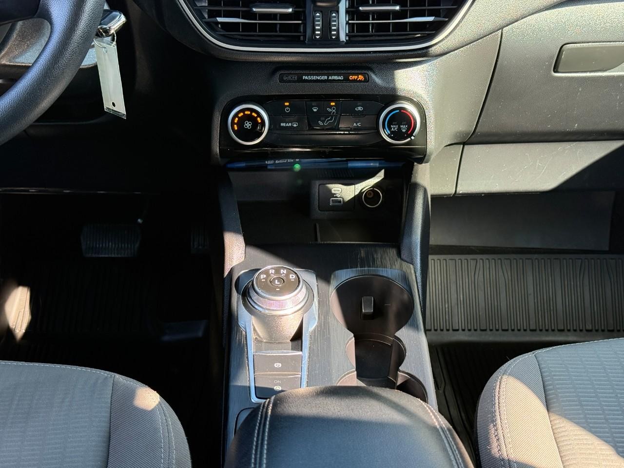 Ford Escape Vehicle Full-screen Gallery Image 15