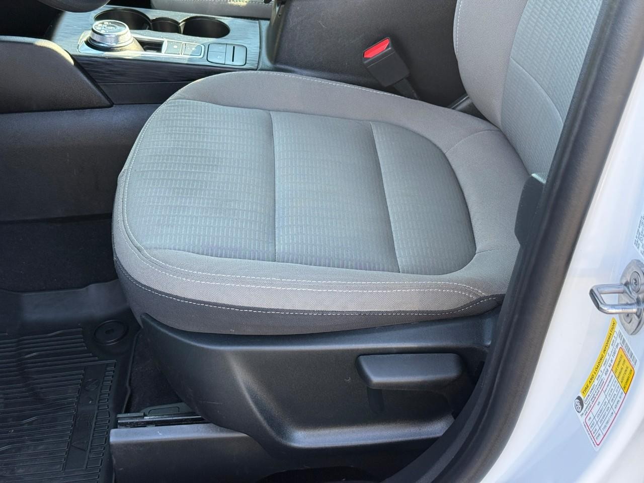 Ford Escape Vehicle Full-screen Gallery Image 18