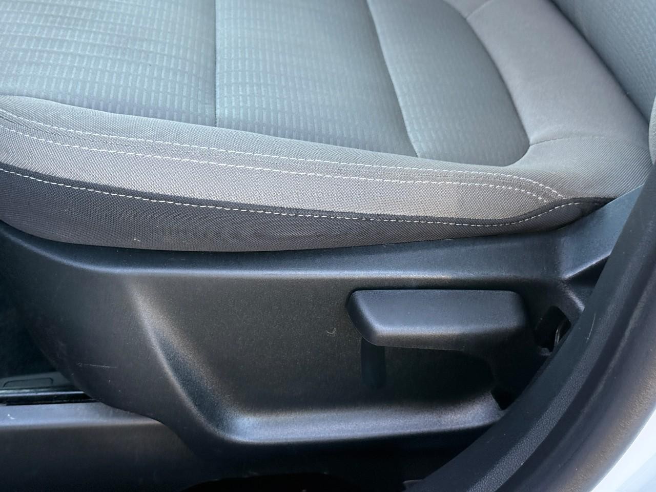 Ford Escape Vehicle Full-screen Gallery Image 19