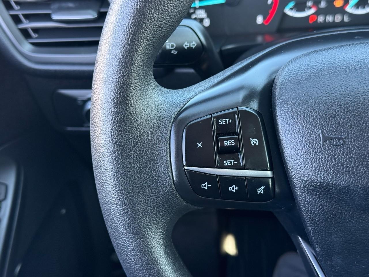 Ford Escape Vehicle Full-screen Gallery Image 20