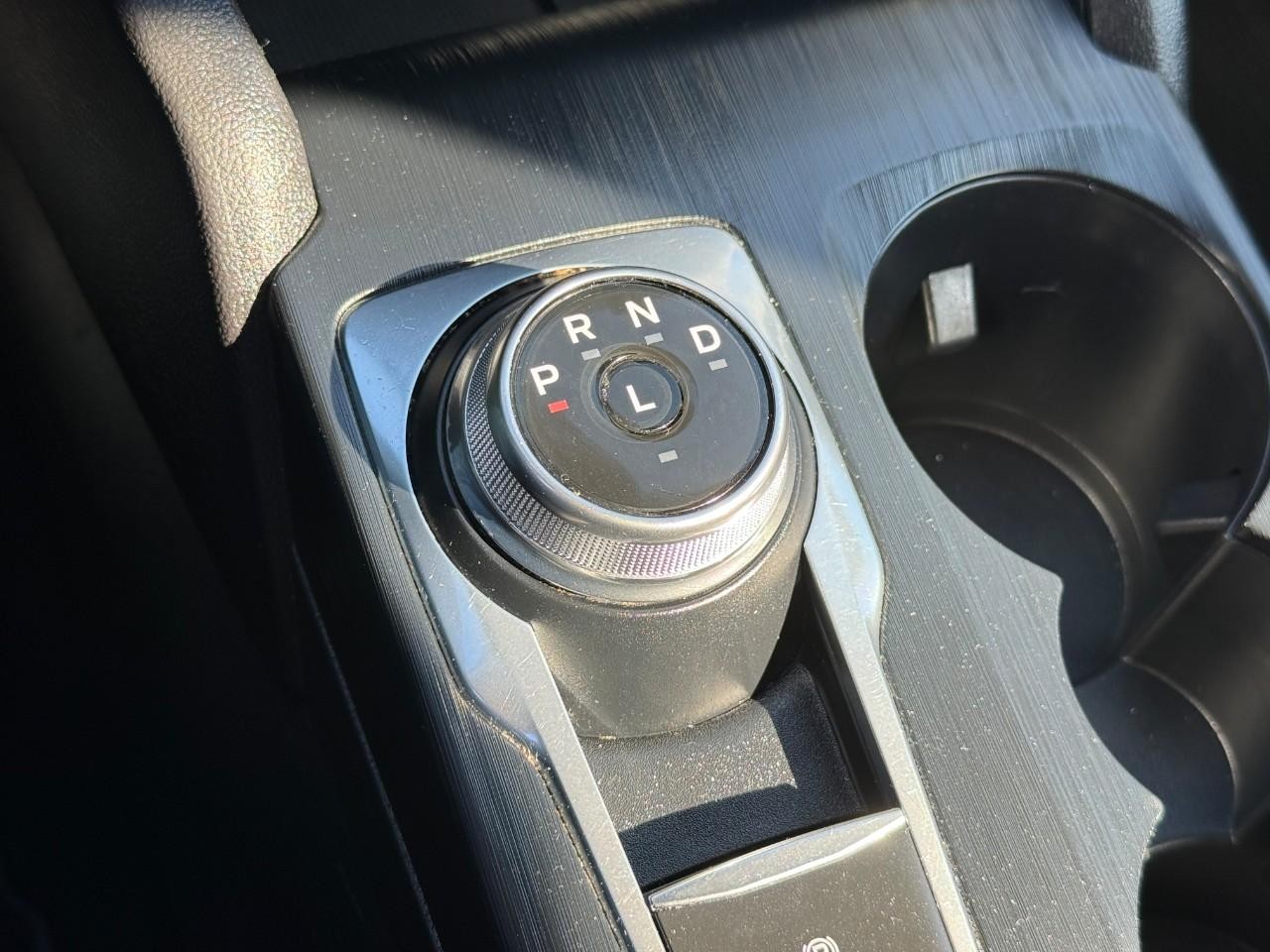 Ford Escape Vehicle Full-screen Gallery Image 23