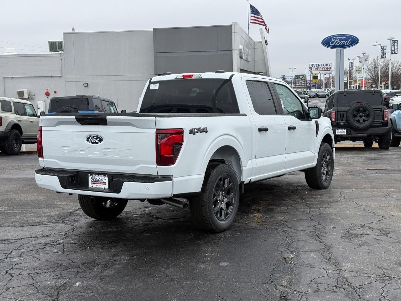 Ford F-150 Vehicle Full-screen Gallery Image 03