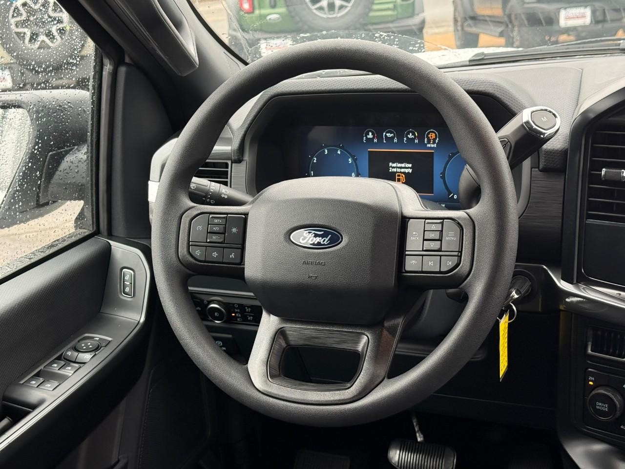 Ford F-150 Vehicle Full-screen Gallery Image 07