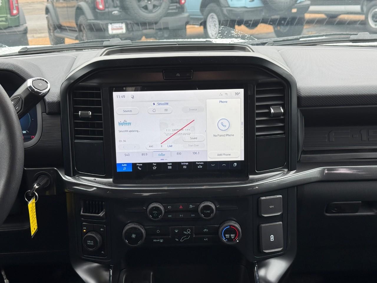 Ford F-150 Vehicle Full-screen Gallery Image 08