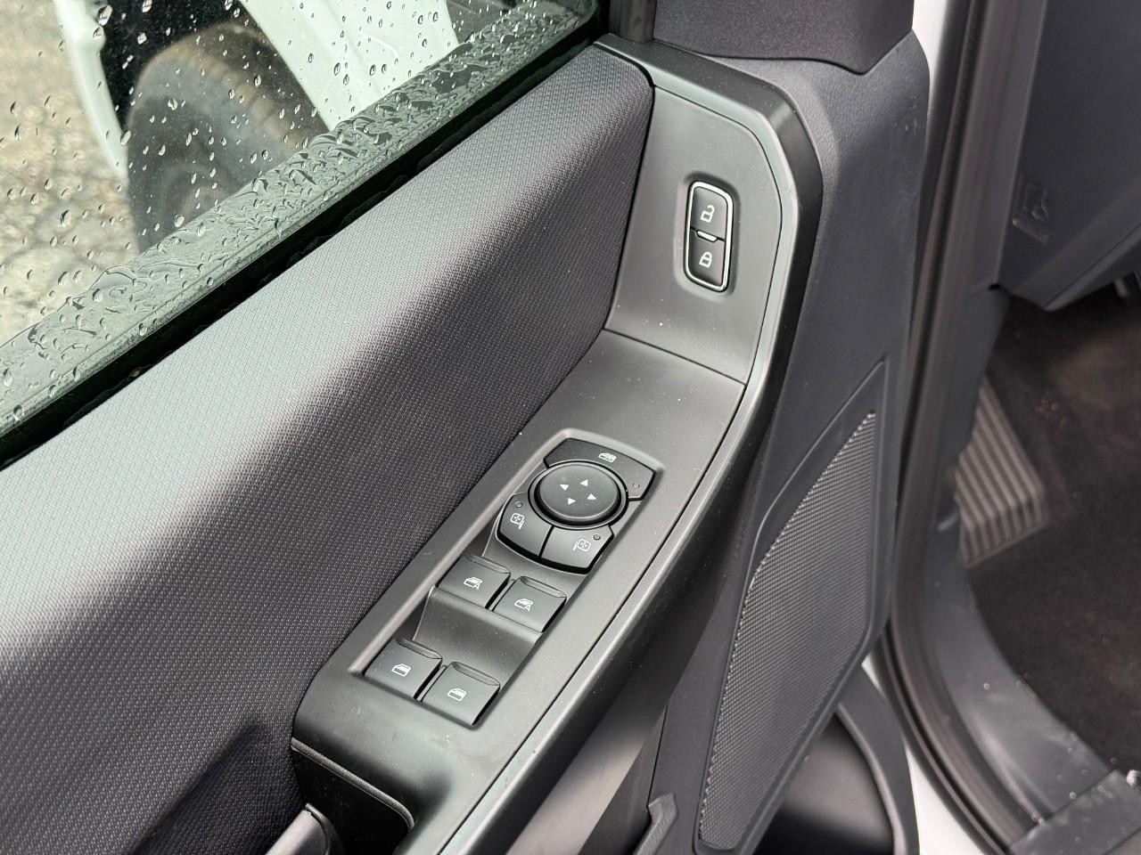 Ford F-150 Vehicle Full-screen Gallery Image 10