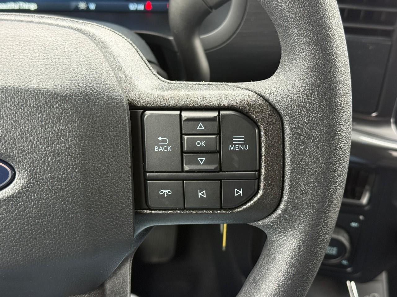 Ford F-150 Vehicle Full-screen Gallery Image 14