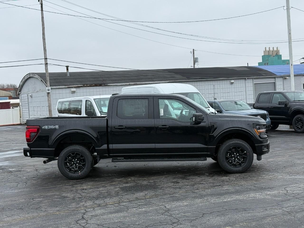 Ford F-150 Vehicle Full-screen Gallery Image 02