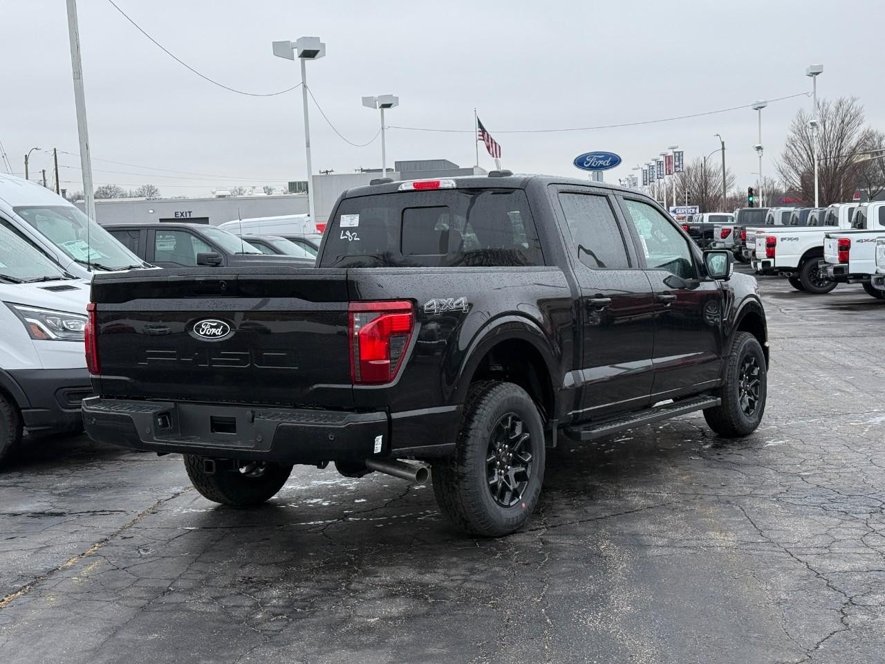 Ford F-150 Vehicle Full-screen Gallery Image 03