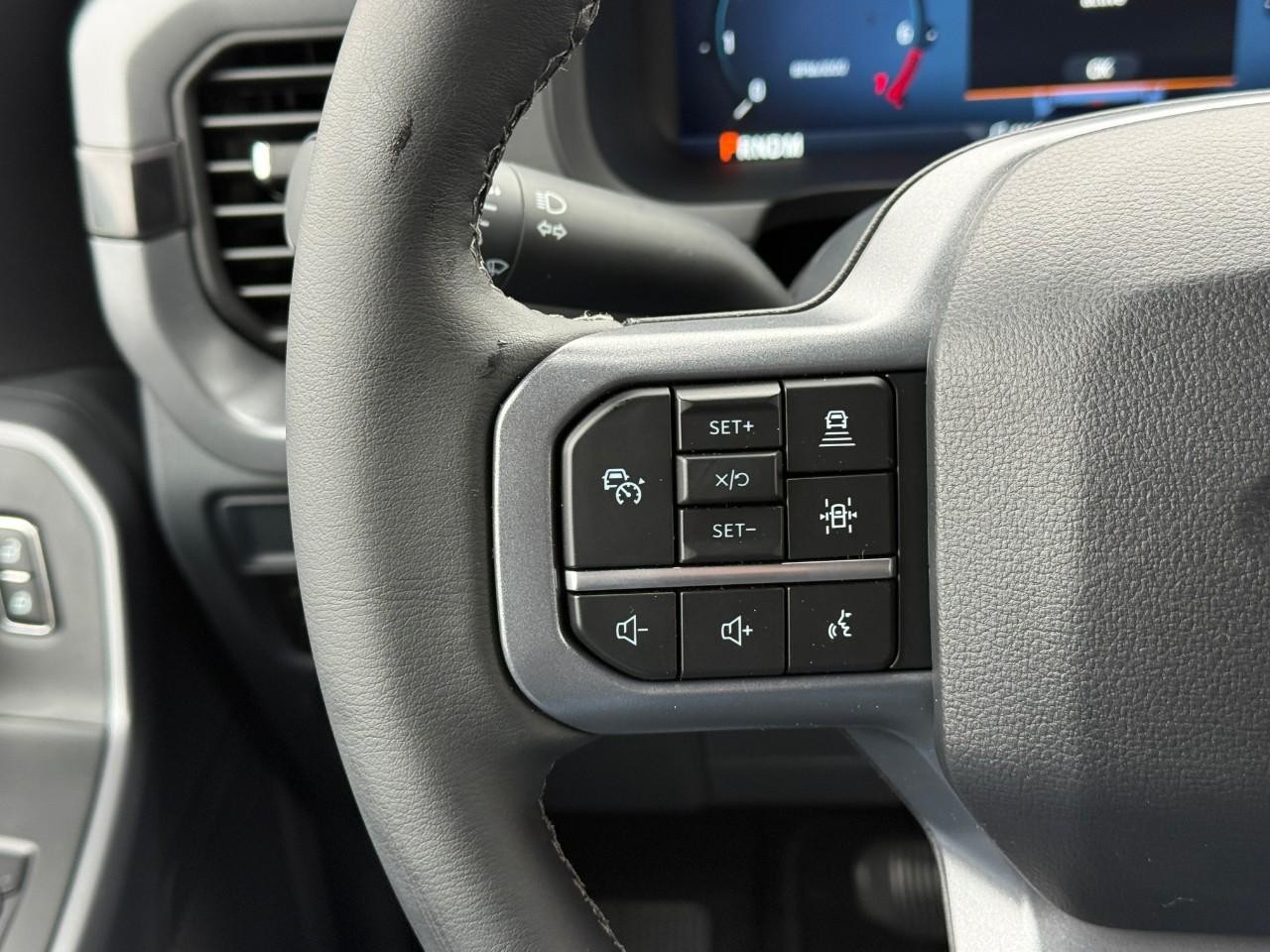 Ford F-150 Vehicle Full-screen Gallery Image 13