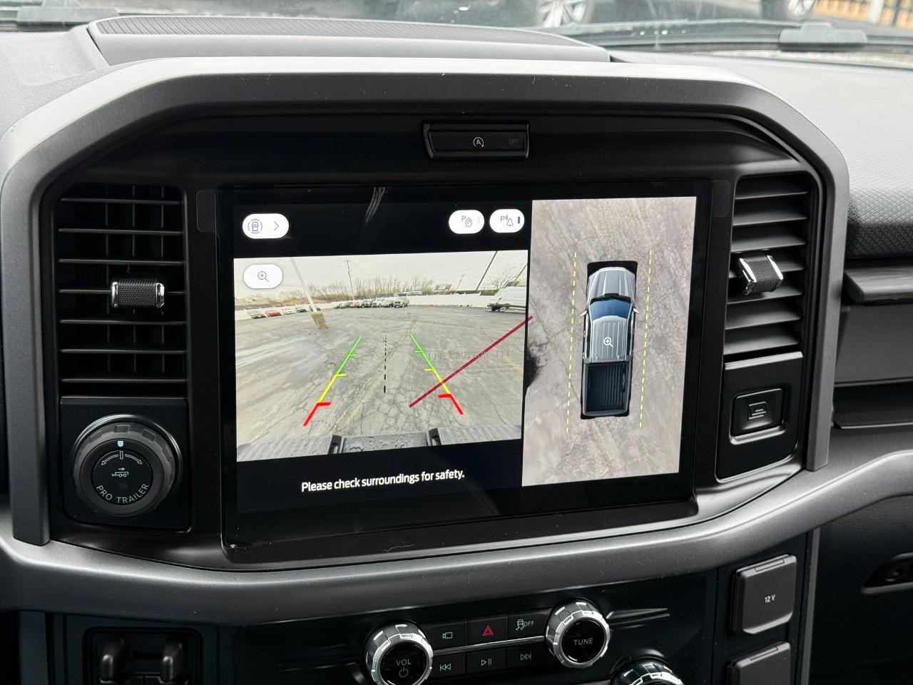 Ford F-150 Vehicle Full-screen Gallery Image 17