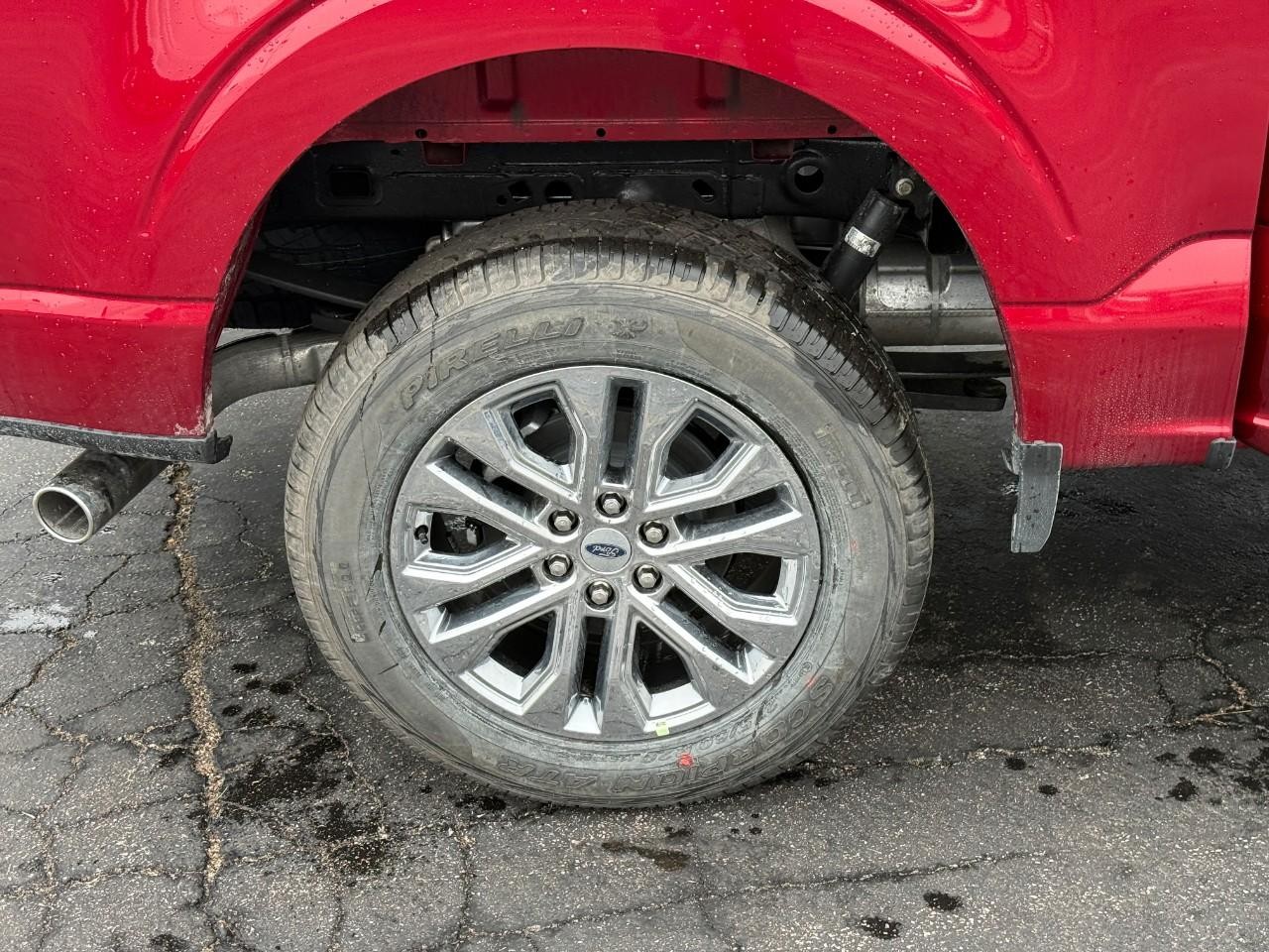 Ford F-150 Vehicle Full-screen Gallery Image 04