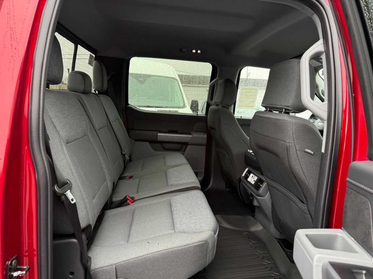 Ford F-150 Vehicle Full-screen Gallery Image 05