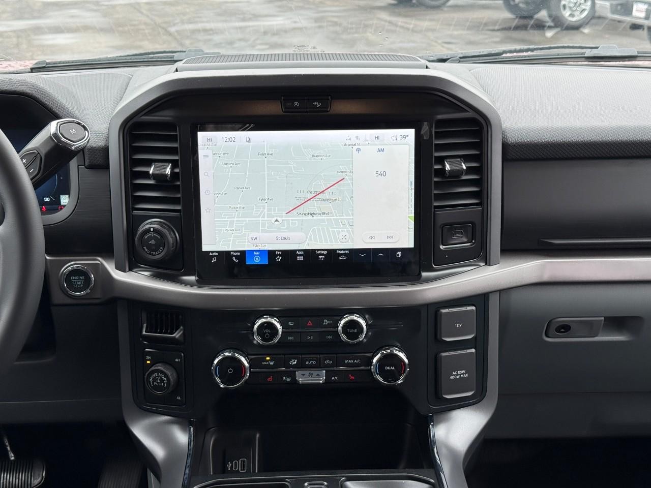 Ford F-150 Vehicle Full-screen Gallery Image 08