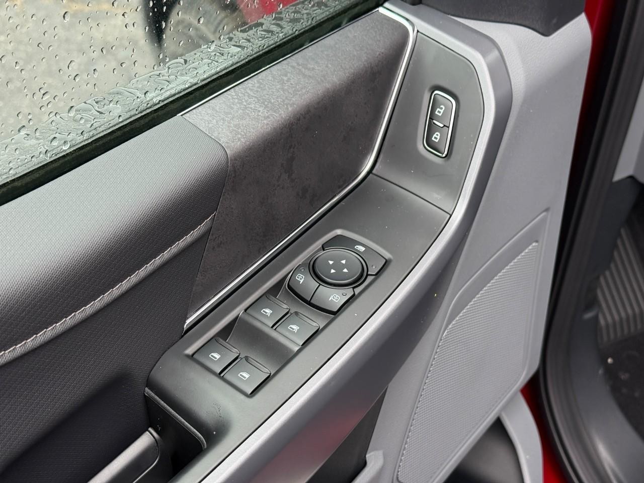 Ford F-150 Vehicle Full-screen Gallery Image 10