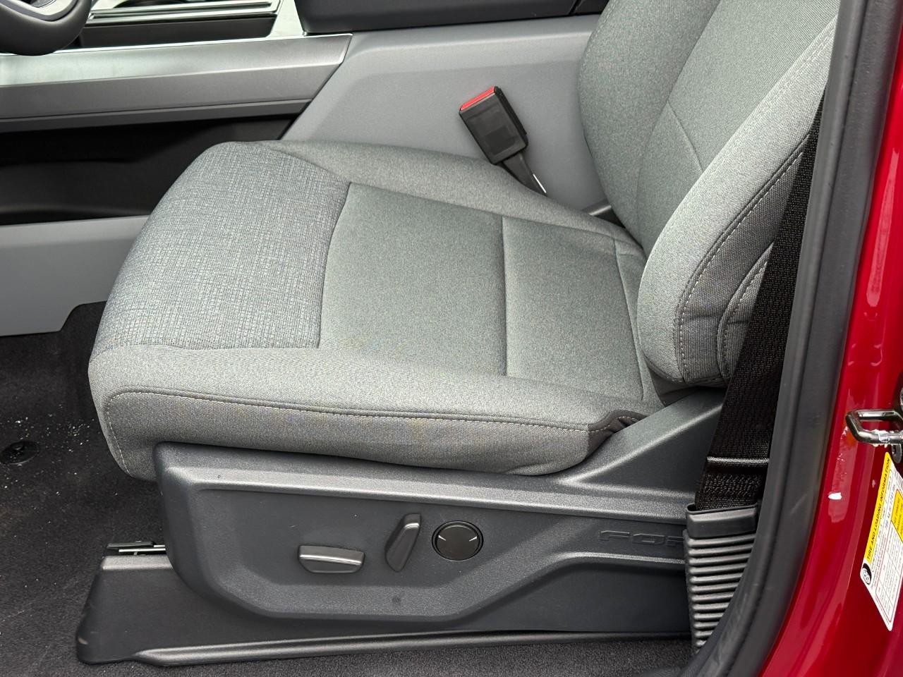 Ford F-150 Vehicle Full-screen Gallery Image 11