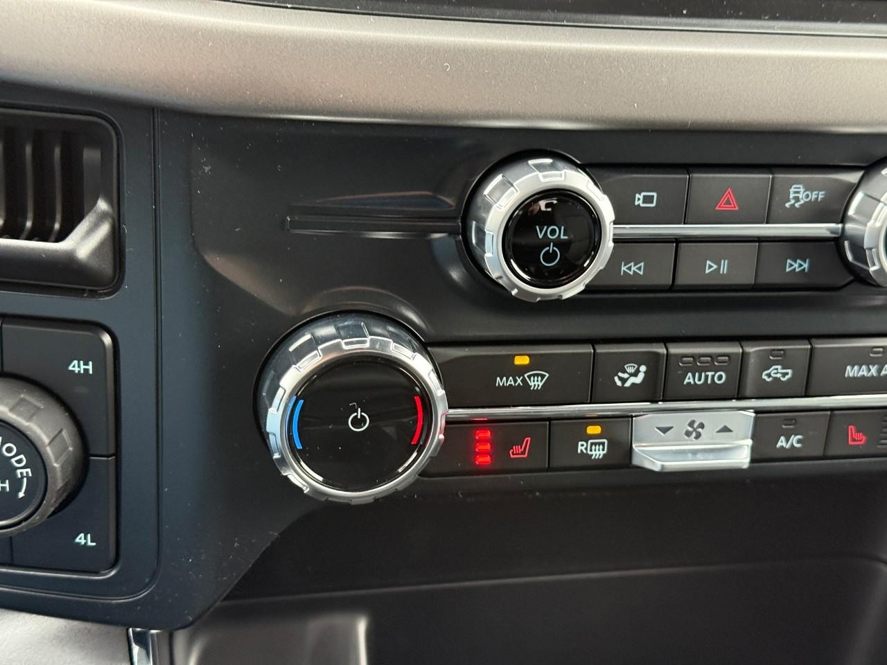 Ford F-150 Vehicle Full-screen Gallery Image 16