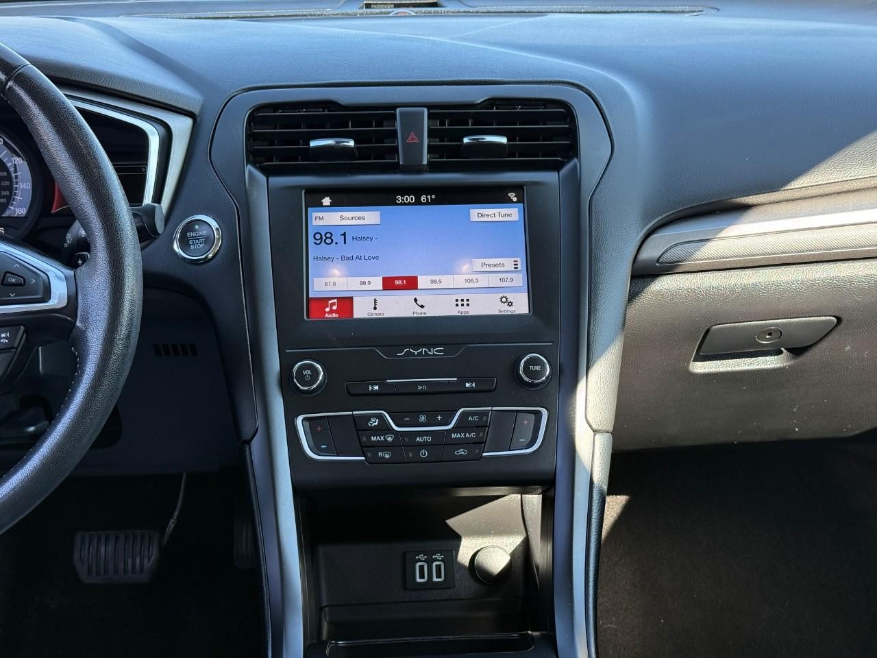 Ford Fusion Vehicle Full-screen Gallery Image 13